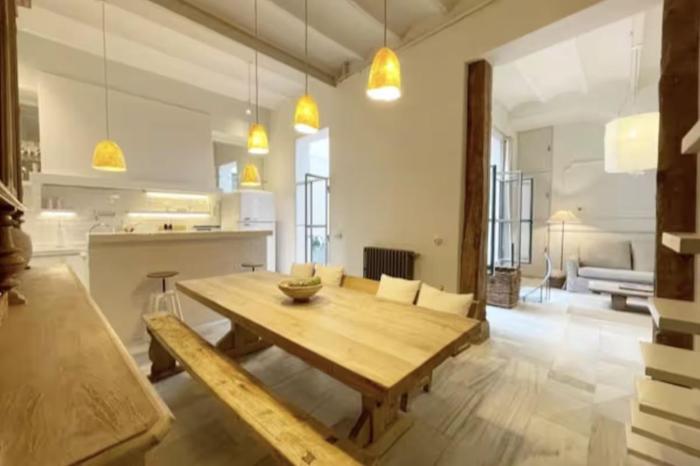 3 bedrooms 2 bathrooms furnished - Malasaña - Terrace - Bright in downtown area - MintyStay
