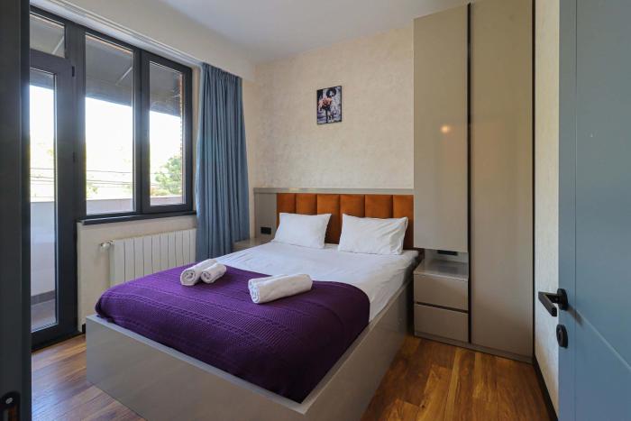 Newly Renovated Stylish 1BR Apartment For 4