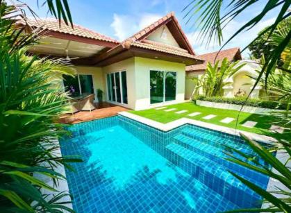 Luxury Semi-2Bed Pool Villa near Beach & Walking Street!