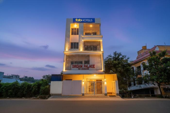 FabHotel New Dream Palace - Nr Acropilose Mall And Ruby Hospital