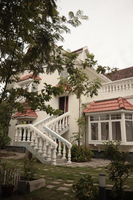 Palliath House by ELIVAAS