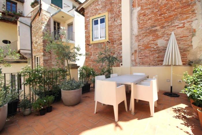 Arcobaleno Apartment in Center Town with Terrace