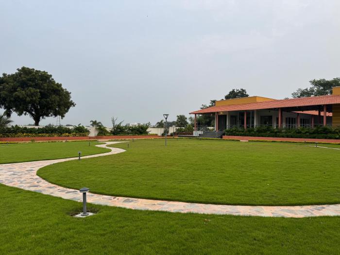 4BHK Ultra luxury 3 acre farm villa with swimming pool by Guildstone stays