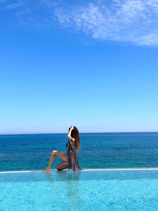 Pearl Apartment Seafront Villa with Infinity Pool