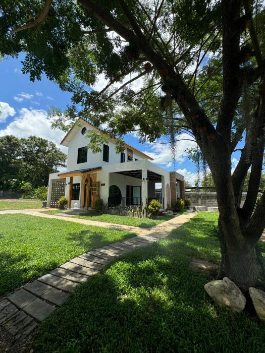 Eden Villa - Verdant Garden