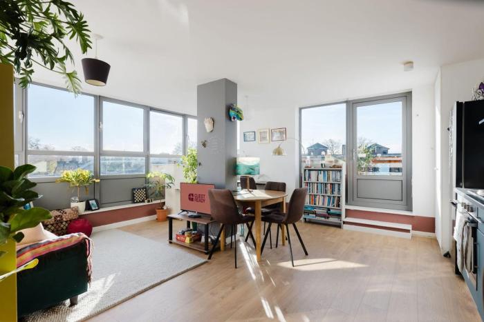 GuestReady - Chic Apartment with Balcony in SW2