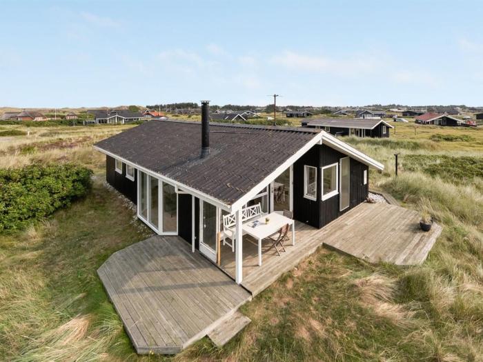 Holiday Home Thorgny - from the sea by Interhome