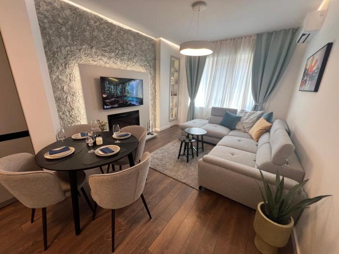 Celestial Stylish Central 2BDR w WiFi and Work Space