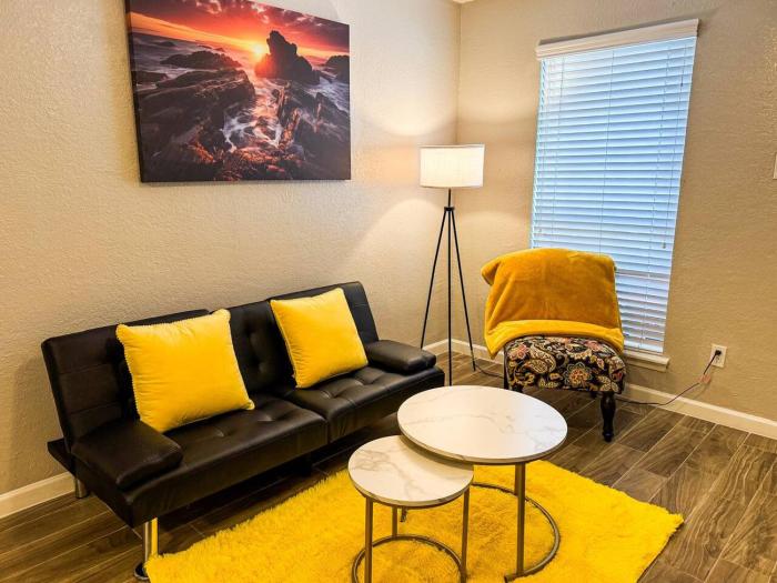 Honey 1 Bed 1 Bath near Downtown and Houston Heights