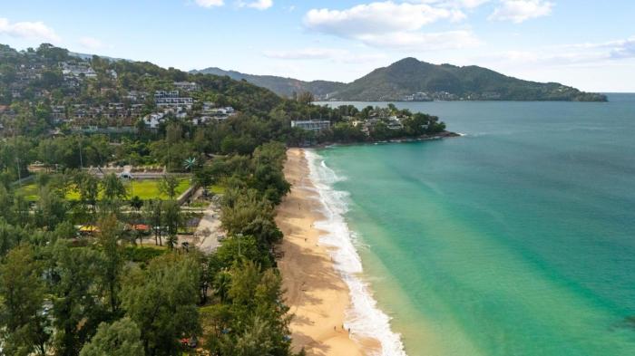Stylish 2BR Resort Condo with Seaview Surin