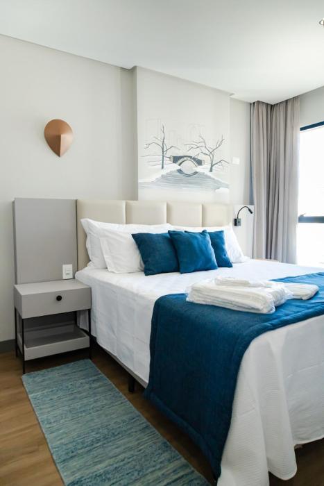 Apartamento quadra mar, 200m da praia - Meia Praia