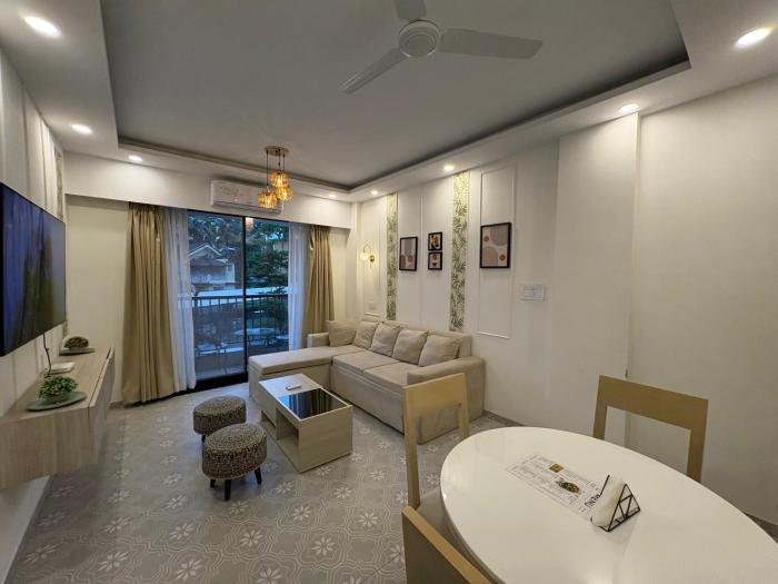 Candolim 1BHK Holiday Apartment with Pool & Smart TV - 5 Minutes to Beach