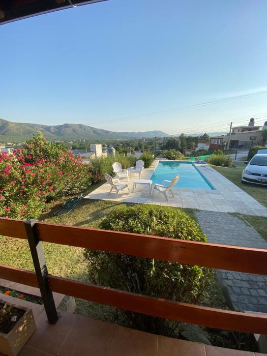 Casa con vista a las Sierras y pileta privada