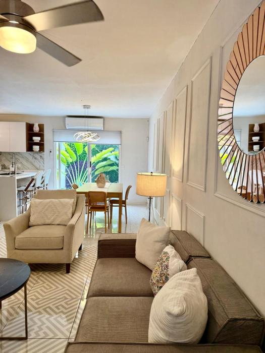 Hermosa casa en Santa Catarina, a 9 minutos del consulado,15 minutos fundidora, paseo Santa Lucía, cómoda, ubicación privilegiada, gym, equipada