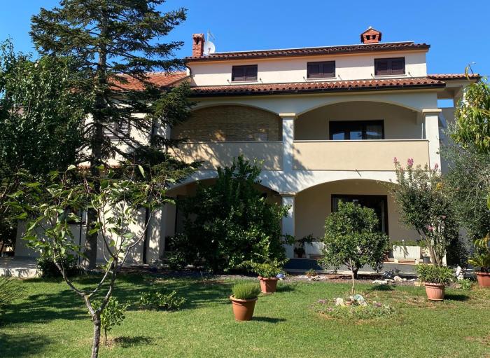 Apartments with parking space Medulin - 7295