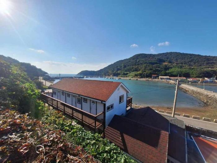 Yeosu Geumodo Badaae Pension