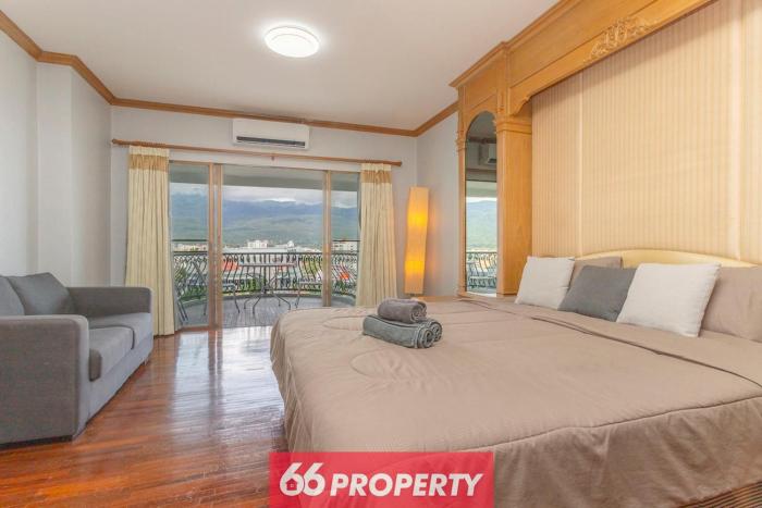 Penthouse Studio with Mountain View and Balcony