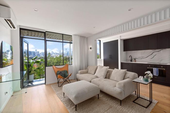 Bright 2-Bed Apt with Spectacular Bridge Views
