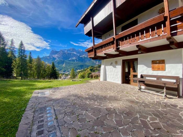 Charming ground floor flat with mountain views