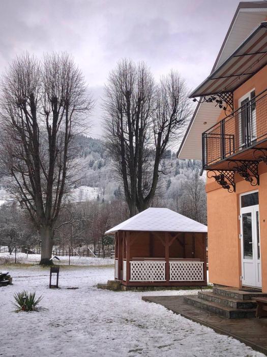 Будинок в пейзажній місцевості