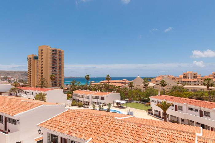 Spacious 2 bdr apartment heated pool, garage