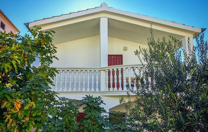 Gorgeous Apartment In Vodice With Wifi