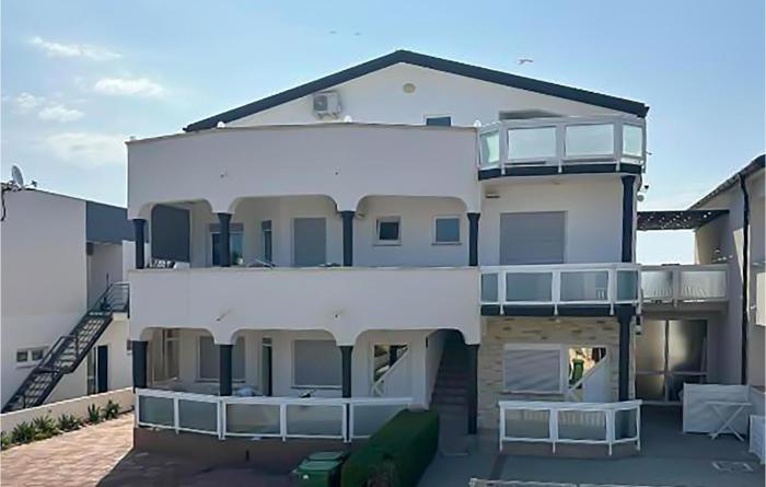 Nice Apartment In Vir With Wifi