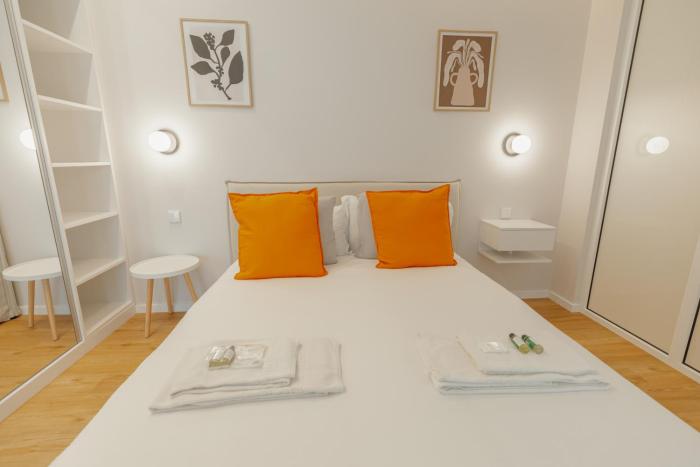 Bright Window Apartment by Vacationy