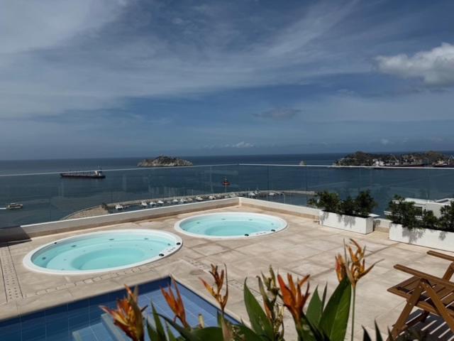 Coastal apartment with pool access and viewpoint