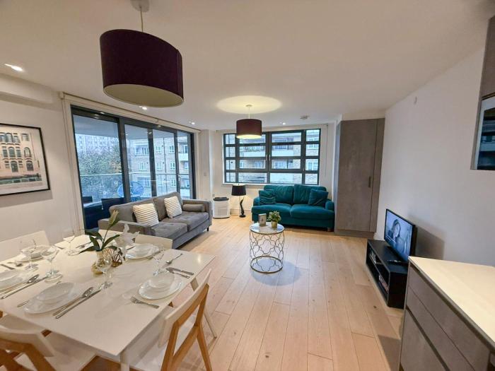 Promo Rate - St Johns Wood 3-bed flat with balcony near Marylebone, Regents Park & London Zoo by NourNest Apartments