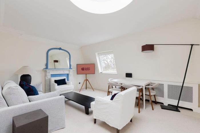 GuestReady - Chic 2-Bed in Earls Court