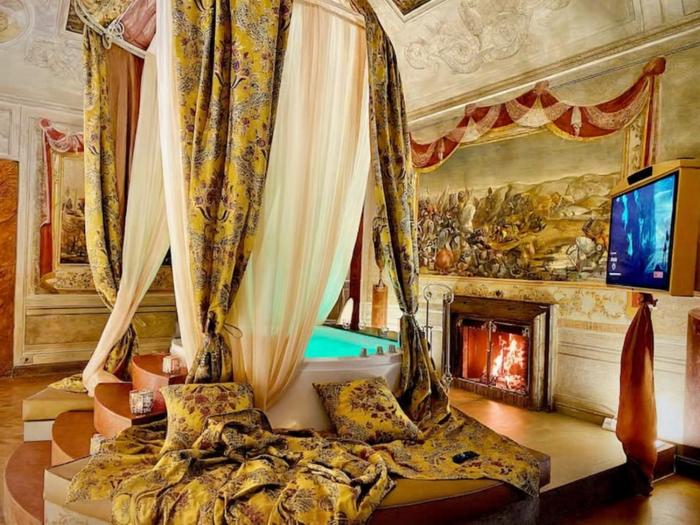 Suite Impero - Affreschi 600 - Idromassaggio - Centrale ad un passo da tutto- Luxury