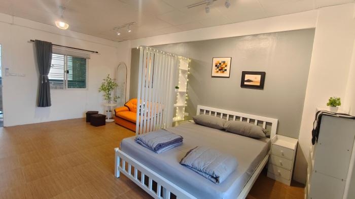 市中心 5分钟到海边 全新房 全新泳池 密码锁 网络电视 阳台 私人洗衣机 可两房联订 长租折扣