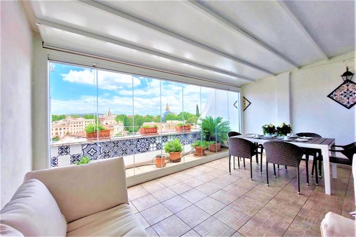Penthouse with panoramic terrace at the Colosseum