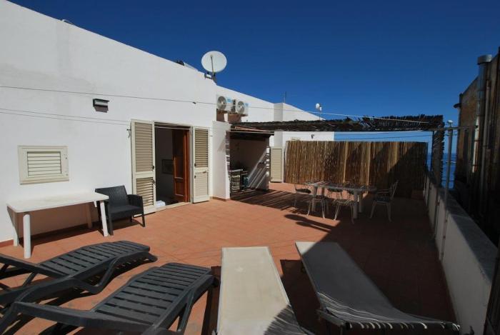 Lipari Canneto Oasi 4 beach front x family