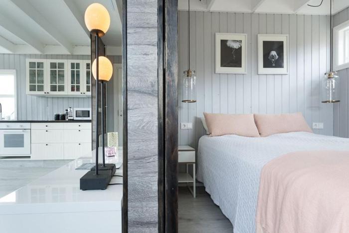 Cozy Cabin - The White House