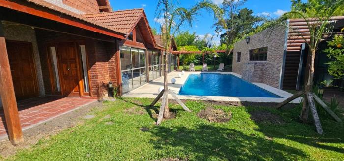 Amplia casa en country con golf y amenities