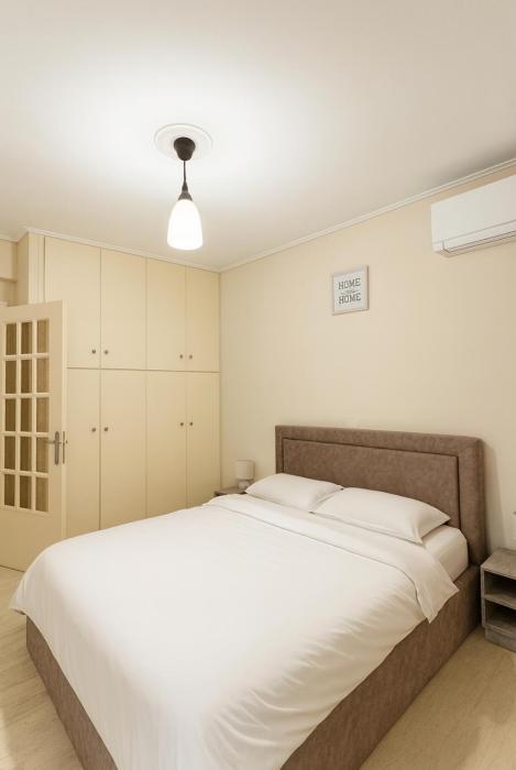 Mamour Apartments, Near Tram & 8 to Beach, Queen Bed Comfort
