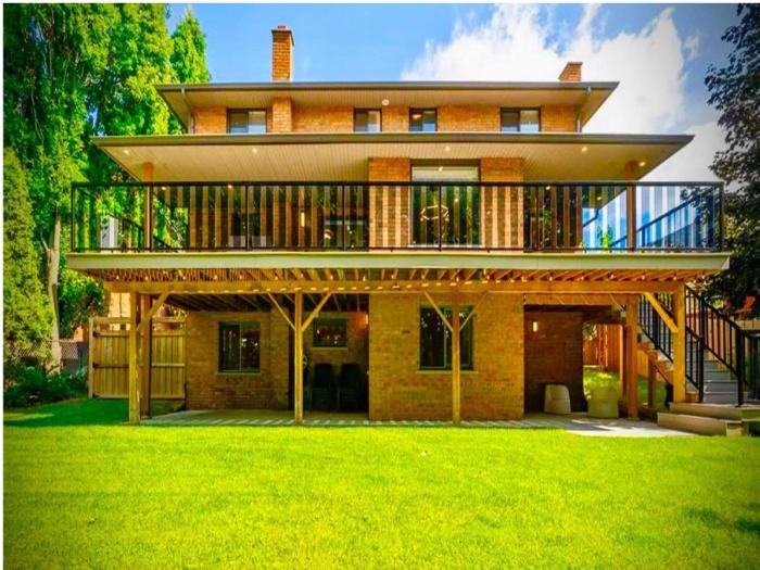 Luxurious Pvt room & Pvt heated floor bathroom near Airport