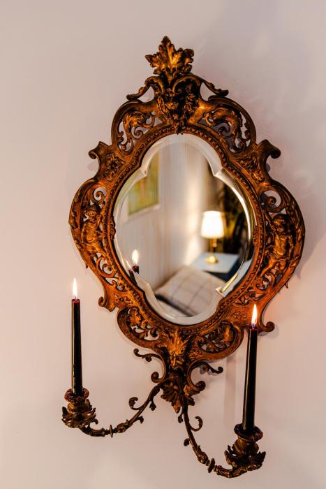 Central Art Apartment with Treasure Hunt, Free Parking & Self Check-In