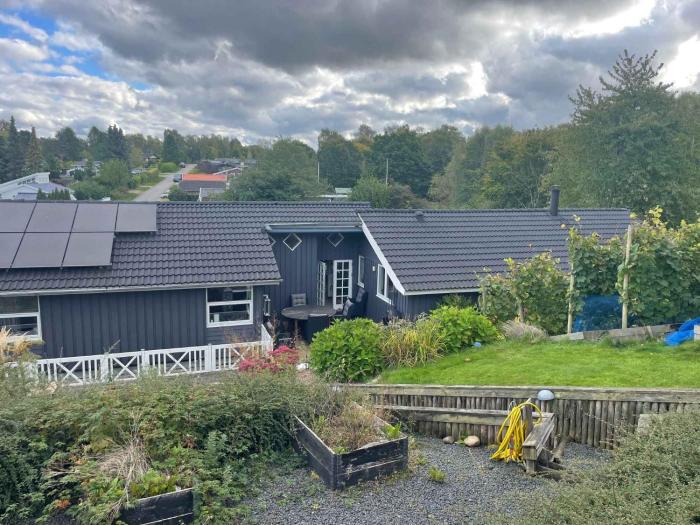 Holiday Oasis With Terrace And Sloping Garden