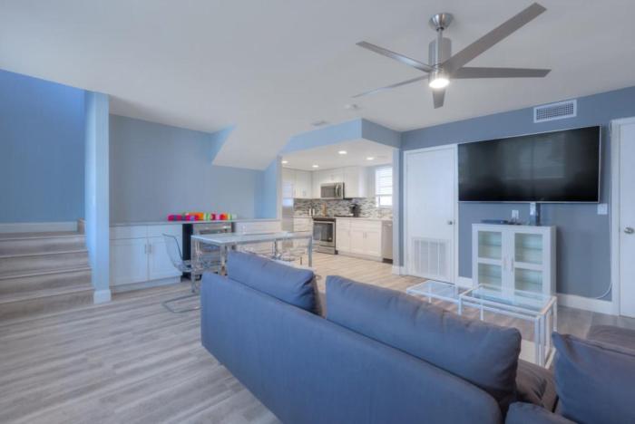 Be A Nomad - Calm Ocean Retreat Three