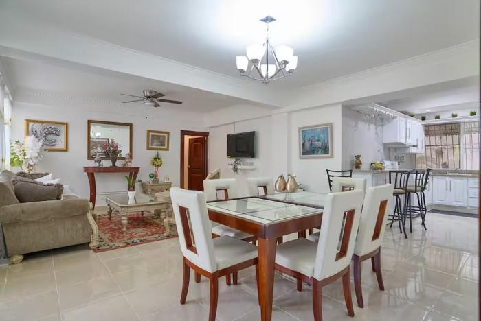 Remodeled 3 Bedroom Apartment in Esperilla