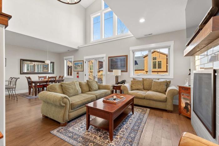 Our Bunkhouse- Pet friendly home wAC near Lake, Golf course, and downtown McCall