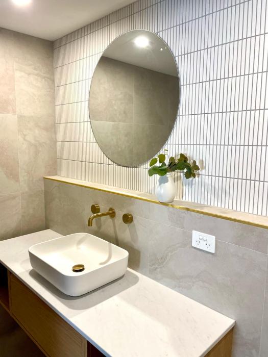 Apartment with kitchen and balcony - stroll to river & shopping mall