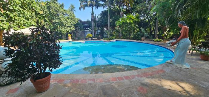 Spacious 2 Bdrm Swahili Apartment with Pool