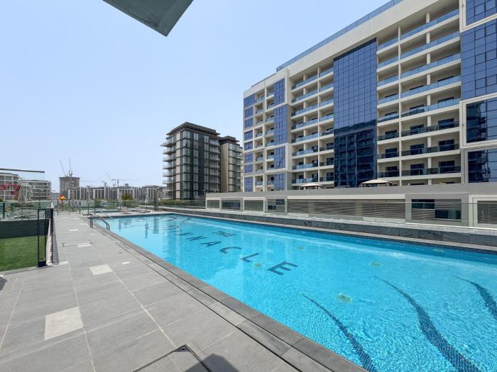 Vogue Vacation Homes, Dubai Hills The Pinnacle near Dubai Hills Mall and Park, One Bedroom Apartment with Large Balcony and City View, Access toAmenities