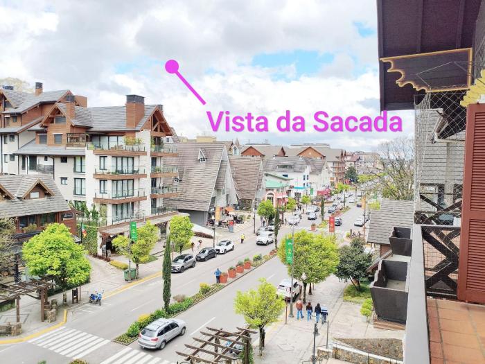 Linda cobertura com sacada no centro de Gramado.