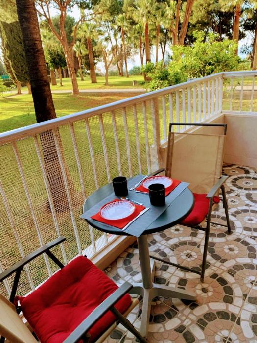 APT en Benalmádena 1 dormitorio Terraza con vistas al mar y jardín Piscina Wifi Nuevo