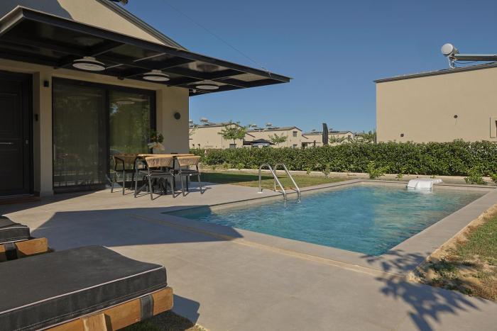 MERAKI - Seaside Pool Villa & Private Parking